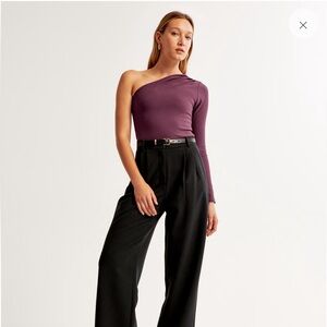 Long-Sleeve Crepe Asymmetrical One-Shoulder Bodysuit